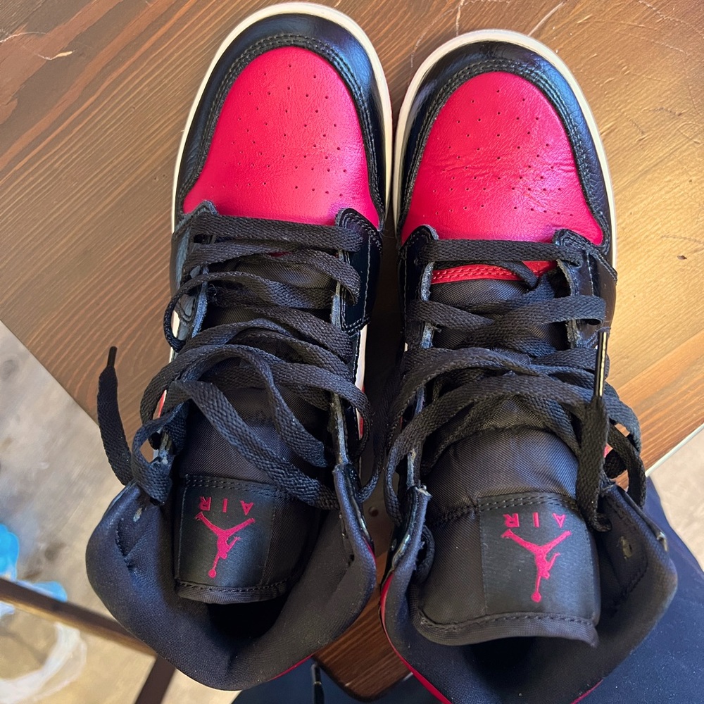 Lightly worn Nike Shoes